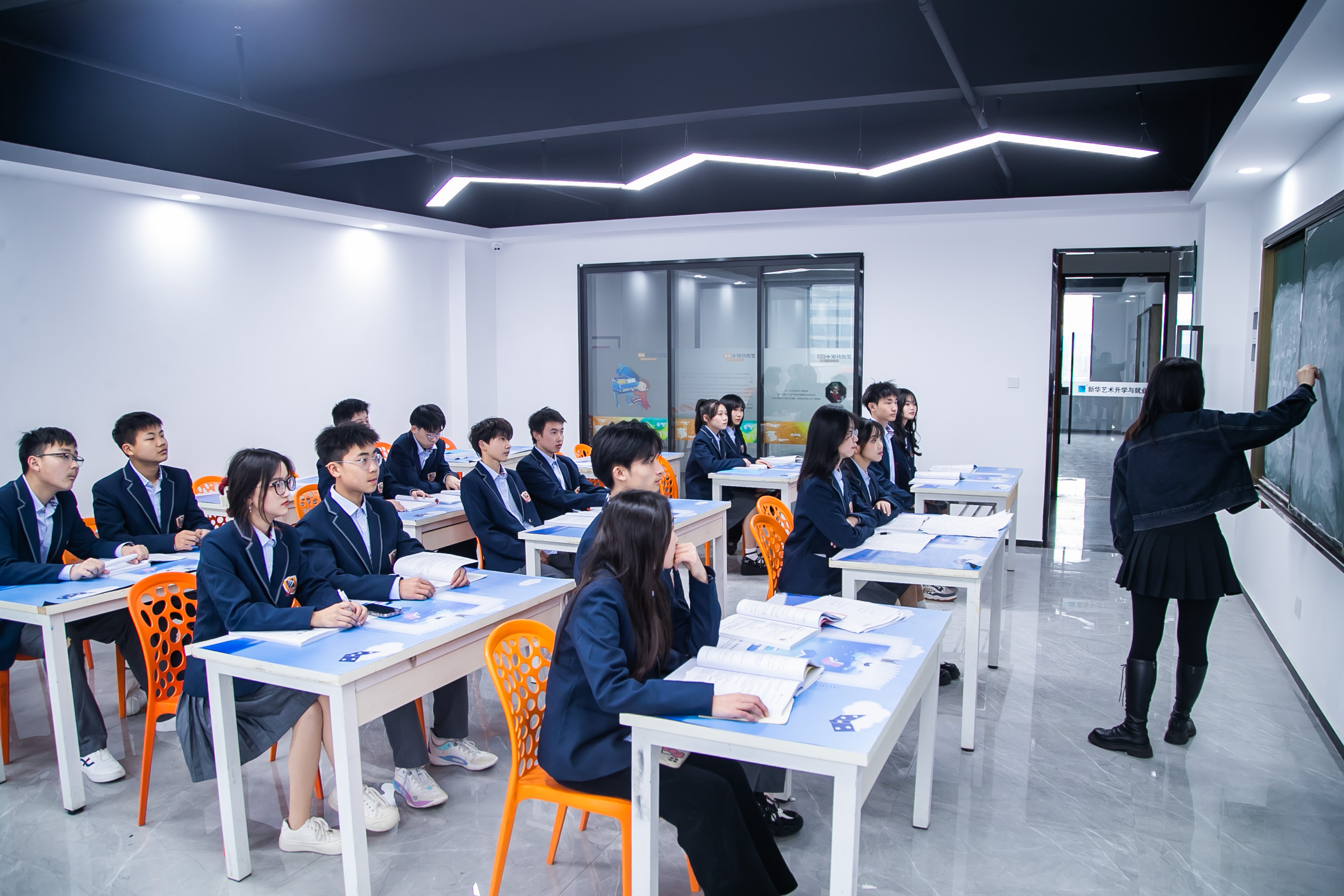 1728617330436144.jpg 1728617330436144.jpg