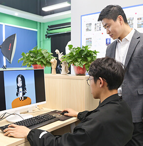 老師面對(duì)面指導(dǎo)