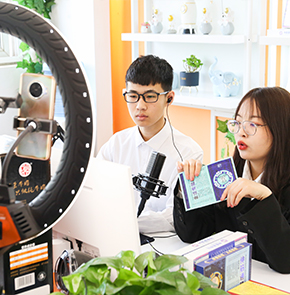 學(xué)子直播帶貨