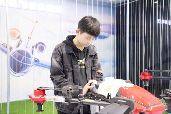 國家發(fā)布16個新職業(yè)—無人機智能應(yīng)用看新華