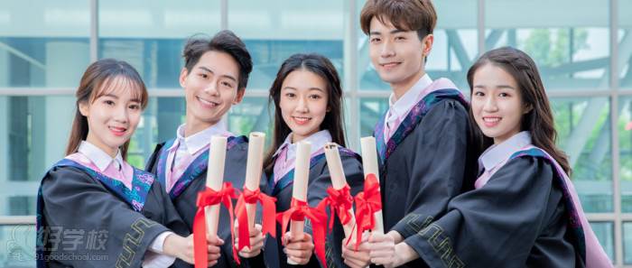 攝圖網(wǎng)_501276539_wx_大學(xué)生拿畢業(yè)證書(企業(yè)商用) 攝圖網(wǎng)_501276539_wx_大學(xué)生拿畢業(yè)證書(企業(yè)商用)