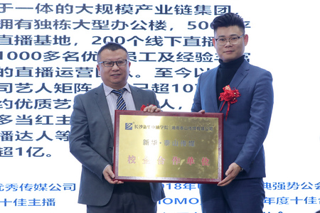 1640161669411086.jpg 61004f0650f4b948fc14df6ca8b47c2.jpg