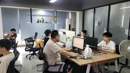 1693015658274232.jpg 長(zhǎng)沙午丘科技網(wǎng)絡(luò)公司0工作中.jpg