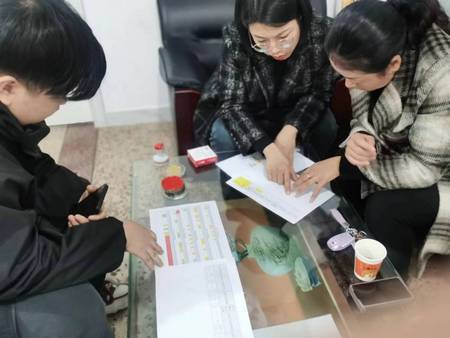 1703646816564017.jpg 就業(yè)辦老師處理學生與企業(yè)的矛盾03.jpg