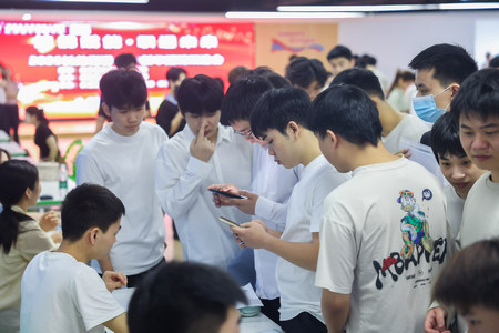 1747810889755401.jpg ES7A3523.jpg