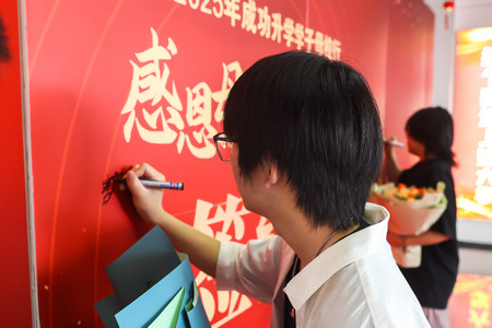 1756716294140823.jpg ES7A7732.jpg